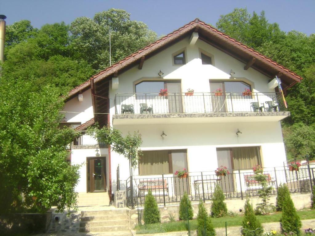 Pension Casa Natura Băile Herculane Exteriör bild