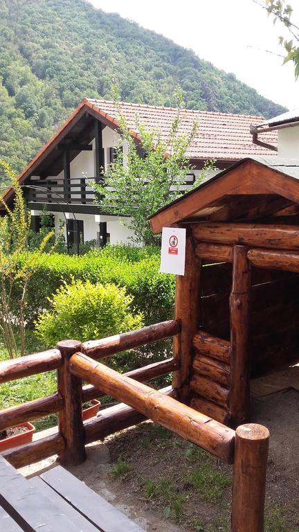 Pension Casa Natura Băile Herculane Exteriör bild